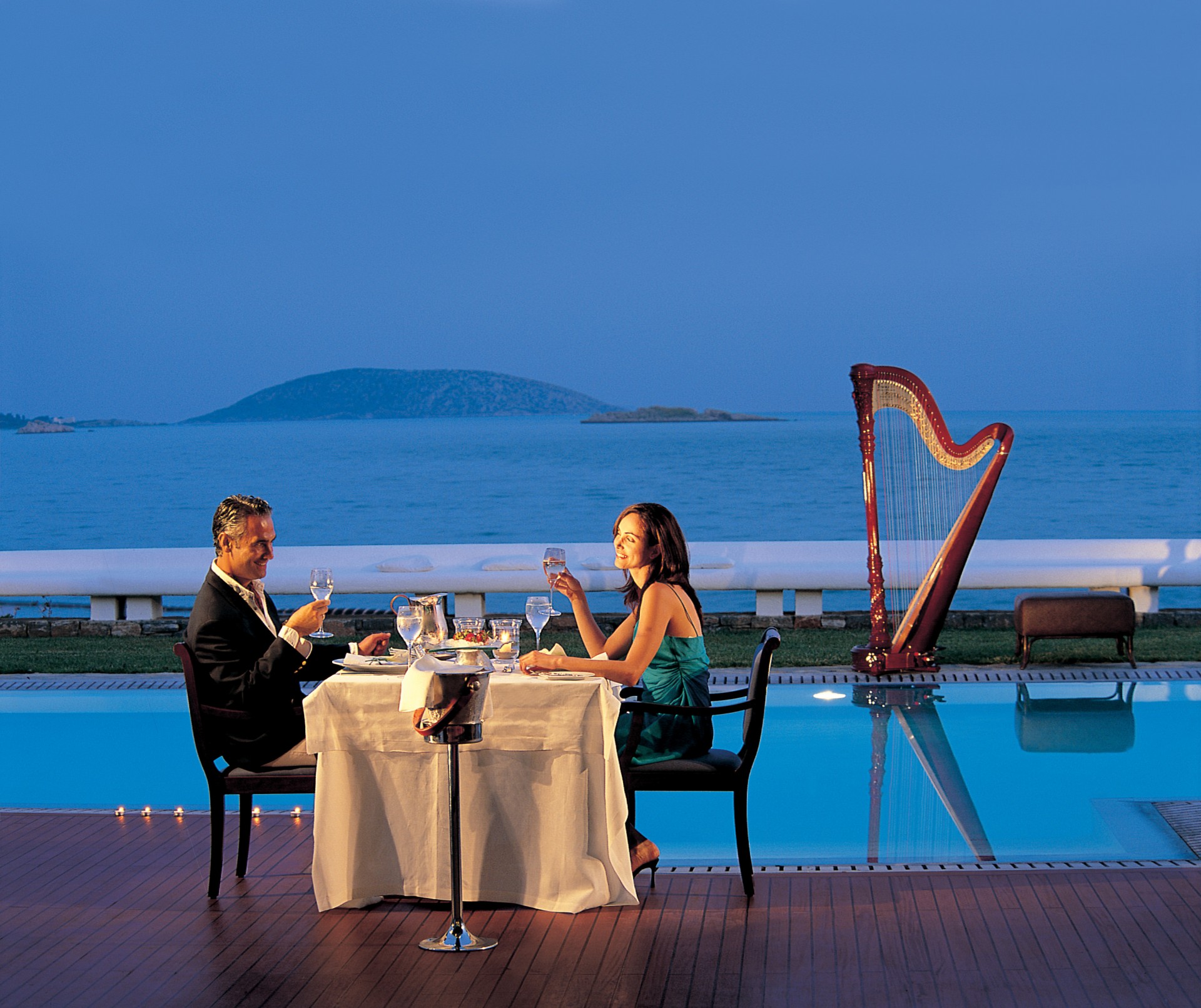 Турция на двоих из минска. Grand Resort Lagonissi. Ужин на берегу моря. Романтический туризм. Путешествие отель.